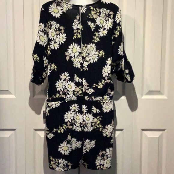 LE CHATEAU V-NECK NAVY BLUE OVERSIZED TIE WAIST ROMPER SIZE S NWOT - Picture 9 of 15